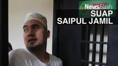 Penyidik Komisi Pemberantasan Korupsi (KPK) membawa keluar dua kardus dan satu koper dari lima ruangan yang ada di Pengadilan Negeri Jakarta Utara. 