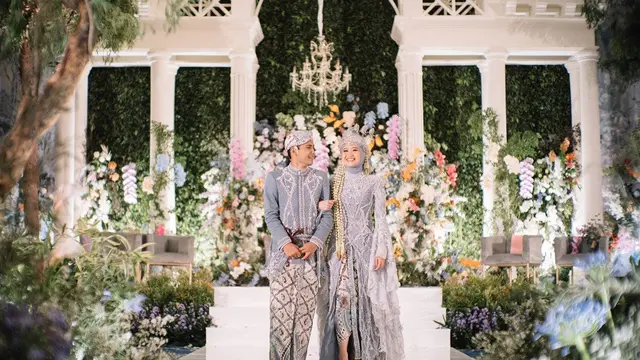 Bintang Emon dan Alca Octaviani di pelaminan. (Foto: Imagenic)