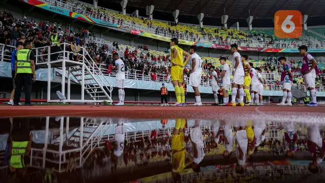 Foto: Ekspresi Pemain Timnas Indonesia U-17 Setelah Dikalahkan Maroko di Laga Pamungkas Grup A Piala Dunia U-17 2023