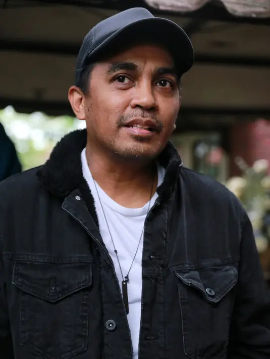 Menurutnya, musikalitas Glenn Fredly lebih rumit dibandingkan dengan lagu karyanya. Tapi Glenn melihat kesederhanaan musikalitas yang ada pada karya Yon Koeswoyo, menurut Glenn ada sesuatu yang luar biasa. (Adrian Putra/Bintang.com)