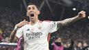 Selebrasi gelandang Benfica, Angel Di Maria setelah mencetak gol pertama timnya ke gawang RB Salzburg pada laga matchday keenam Grup D Liga Champions 2023/2024 di Red Bull Arena, Salzburg, Austria, Rabu (13/12/2023) dini hari WIB. (AFP/Kerstin Joensson)