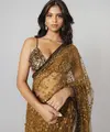 Suhana Khan sukses memerankan film berjudul The Archies. Dalam unggah Instagramnya, ia kerap tampil mengenakan pakaian khas India yaitu sari. Seperti ia tampil serba coklat berpayet. (@suhanakhan2)