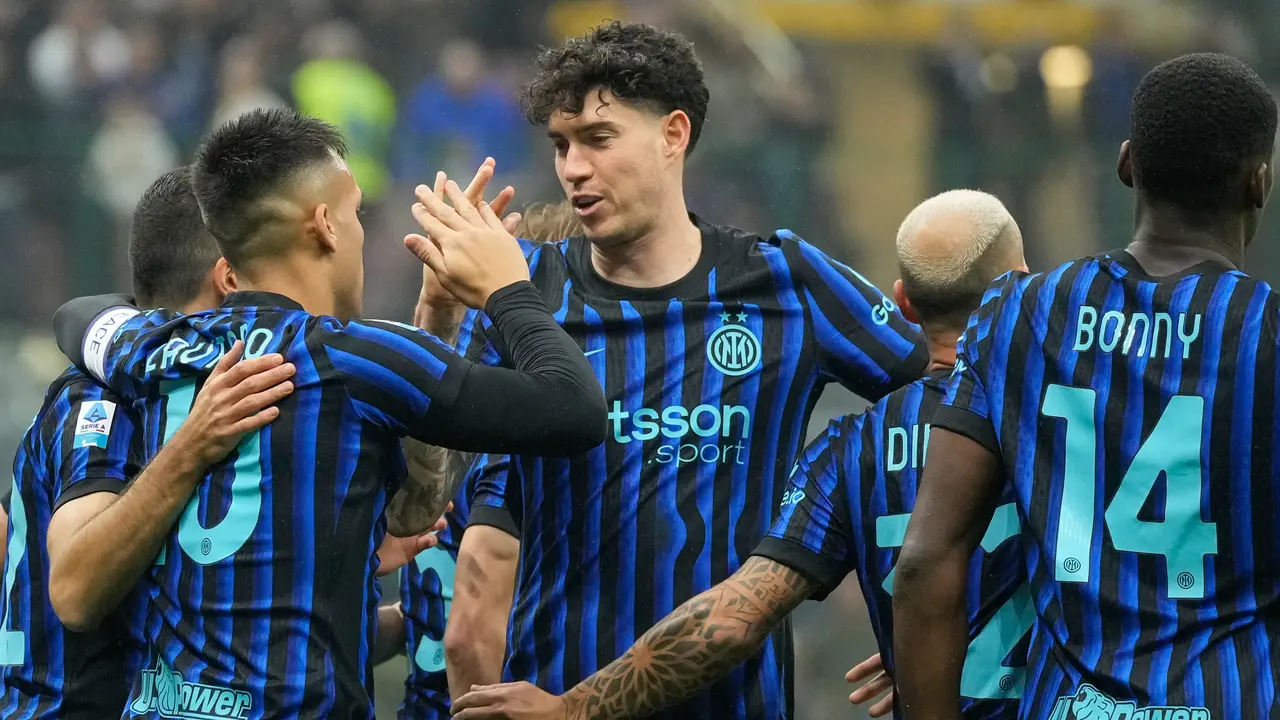 Para pemain Inter Milan merayakan gol yang dicetak Lautaro Martinez