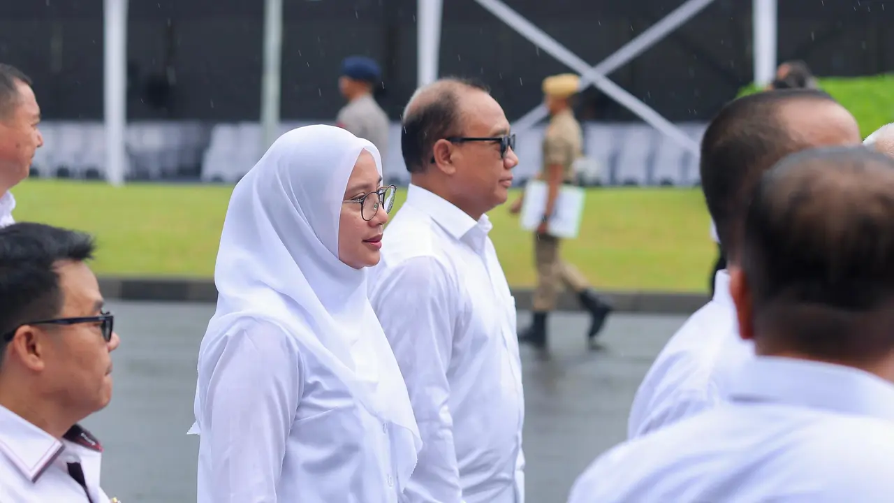Bupati dan wakil bupati Banyuwangi terpilih Ipuk Fiestiandani -Mujiono mengikuti galadi bersih pelantikan di Monas Jakarta (Istimewa)