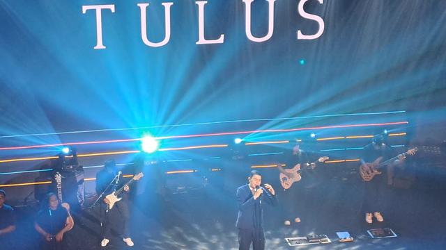 Tulus mengisi konser Music Performance For Charity di UPH, Kelapa Dua, Kabupaten Tangerang, Selasa (16/8/2022) malam.