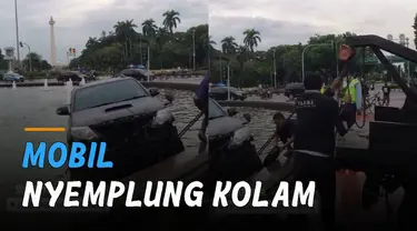 Sebuah mobil nyemplung ke dalam kolam Bundaran Patung Kuda, Jakarta.