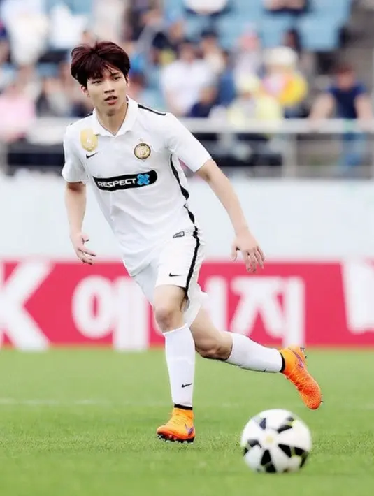 Woohyun Infinite merupakan anggota selebriti yang tergabung dalam FC Men dan ia ikut saat bertanding di Indonesia pada 2016. (Foto: instagram.com/fc_men_official)