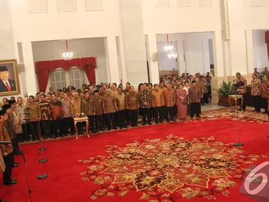 Suasana pelantikan para Menteri Kabinet Kerja di Istana Negara, Jakarta, Senin (27/10/2014). (Liputan6.com/Herman Zakharia)