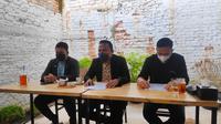 Kuasa hukum pelapor Bupati Rokan Hilir menggelar konferensi pers terkait permintaan perlindungan LPSK. (Liputan6.com/M Syukur)