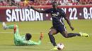 Proses terjadinya gol striker Manchester United, Romelu Lukaku, ke gawang Real Salt Lake pada laga persahabatan di Stadion Rio Tinto, Utah, Selasa (17/7/2017). MU menang 2-1 atas Salt Lake. (AP/Rick Bowmer)