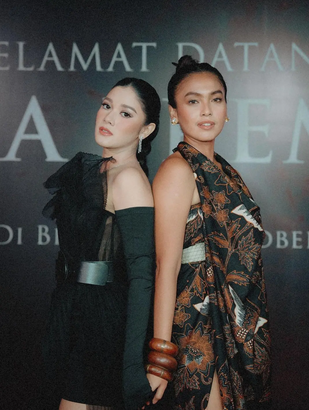 Pose Menawan Naysilla Mirdad Pakai Gaun Monokrom dari Versace di Karpet ...