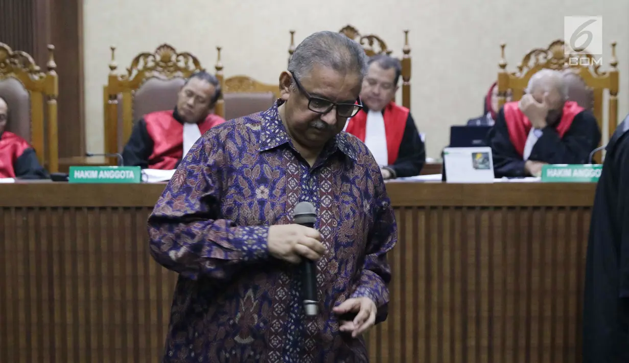 Terdakwa dugaan suap proyek PLTU Riau-1 yang juga mantan Dirut PLN, Sofyan Basir saat menjalani sidang lanjutan di Pengadilan Tipikor, Jakarta, Senin (23/9/2019). Sidang mendengar keterangan terdakwa. (Liputan6.com/Helmi Fithriansyah)