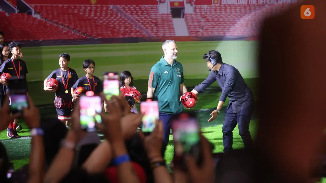 Foto: Ryan Giggs Sapa Para Fans di Indonesia dalam Peluncuran Kartu Kredit Maybank yang Berkolaborasi dengan Manchester United