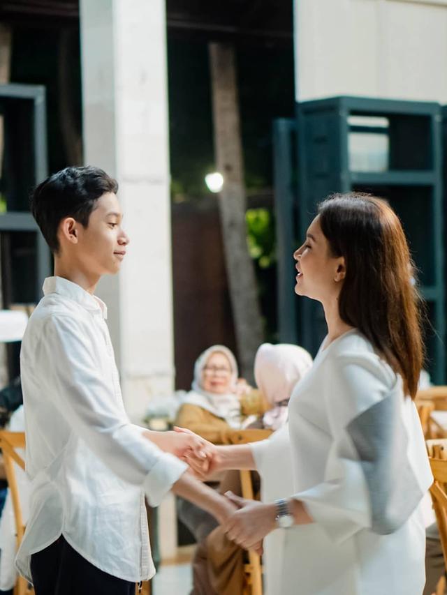 Rossa dan anaknya. (Foto: Dok. Instagram @itsrossa910)