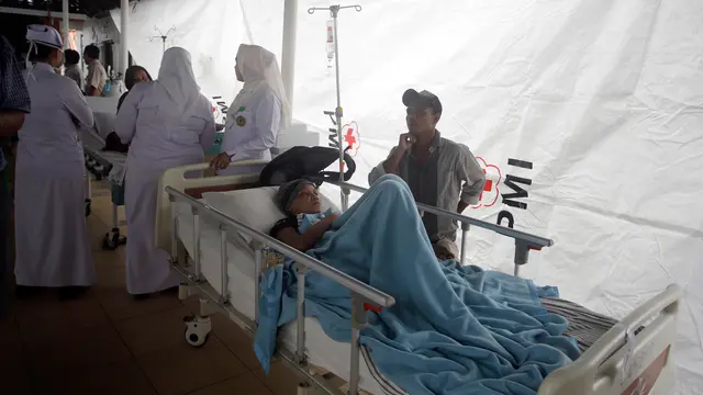 Korban Gempa Lombok Dirawat di Luar Gedung Rumah Sakit