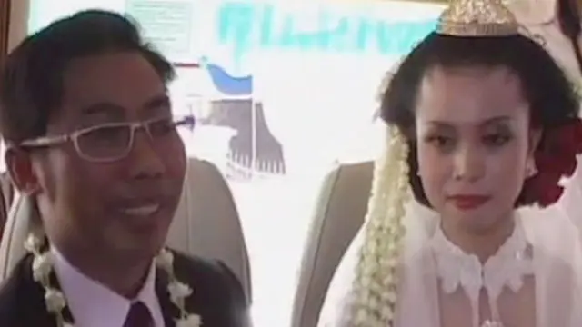 Unik, Ijab Kabul Dalam Bis
