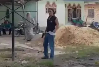 Viral aksi Kades acungkan airsoft gun