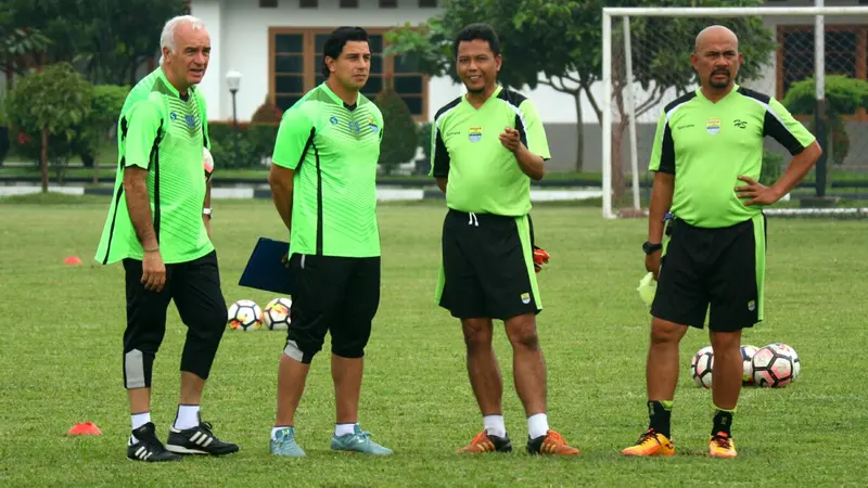 Tim Pelatih Persib