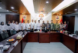 Menteri Sosial (Mensos) Saifullah Yusuf audiensi dengan pimpinan Komisi Pemberantasan Korupsi (KPK). (tim humas kemensos)