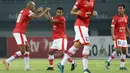 Pemain Persija Jakarta, Ramdani Lestaluhu (2kiri) dan Reinaldo Costa merayakan gol ke gawang Persela Lamongan pada lanjutan Liga 1 2017 di Stadion Patriot Bekasi, Minggu (27/8/2017).  Persija menang 2-0. (Bola.com/Nicklas Hanoatubun)