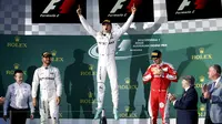 Teriakan kebahagiaan Nico Rosberg saat menjuarai seri pertama musim balap 2016 di Australia, Minggu (20/3/2016). Podium 2 dan 3 ditempati Lewis Hamilton dan Sebastian Vettel. (Reuters/Brandon Malone)