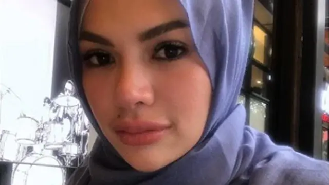 Nikita Mirzani berhijab
