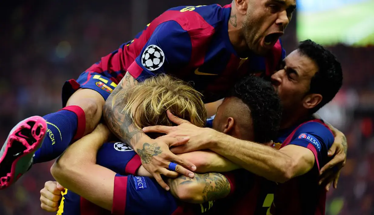 Selebrasi pemain Bercelona usai Neymar memastikan kemenangan Barca atas Juventus menjadi 3-1 di final Liga Champions 2014-2015 di Olympiastadion, Berlin, Minggu (7/6/2015). Barcelona keluar sebagai pemenang dengan skor 3-1. (AFP Photo/Patrik Stollarz)