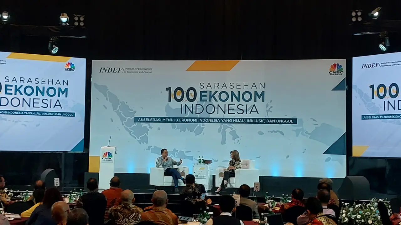 Bakal Calon Presiden (bacapres) Anies Baswedan dalam Sarasehan 100 Ekonom Indonesia, di Jakarta, Rabu (8/11/2023). (Arief/Liputan6.com)
