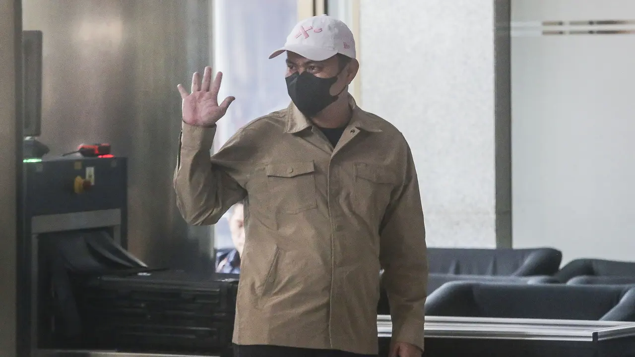 Bupati Kolaka Timur Abdul Azis Tiba di Gedung KPK