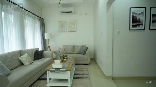 Ruang tamu rumah Kiky Saputri. (YouTube TAULANY TV)