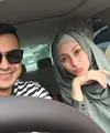 Tidak pernah terdengar gosip miring rumah tangga yang dibangun Ramzi dan Avi Basalamah. Hampir 13 tahun pasangan ini membina rumah tangga dengan harmonis. (Instagram/avibasalamah)