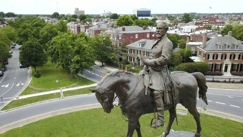 Patung Robert E Lee versi Charlottesville, Virginia (AP)