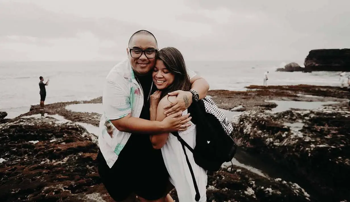 Meskipun sudah 13 tahun menikah, akan tetapi kemesraan Igor Saykoji dan Tessy masih seperti orang baru pacaran. (Foto: instagram.com/tessypenyami)