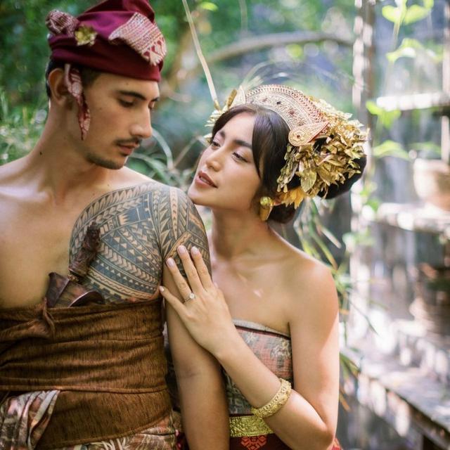 8 Potret Prewedding Jessica Iskandar dan Vincent Verhaag, Pakai Adat Bali