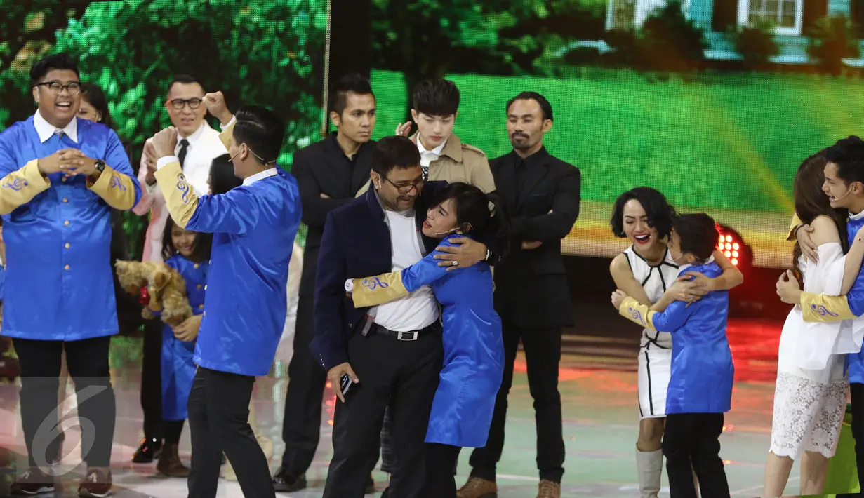 Pertunjukkan drama musikal dalam musik spesial  “Christmas Harmony in Diversity” di  Studio 6 Emtek City, Jakarta, Minggu (25/12/2016). (Liputan6.com/Herman Zakharia)