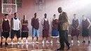 Film Coach Carter ingin menyampaikan tentang keteguhan untuk memegang prinsip dan ketegasan serta memimpin dan mendidik. (foto: netflix.com)