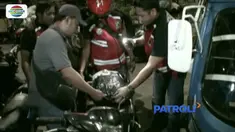 Polres Jakarta Selatan amankan sebuah paket berisi bahan dasar pembuatan narkoba di dalam bajaj yang tengah terparkir di Manggarai, Jakarta Selatan.