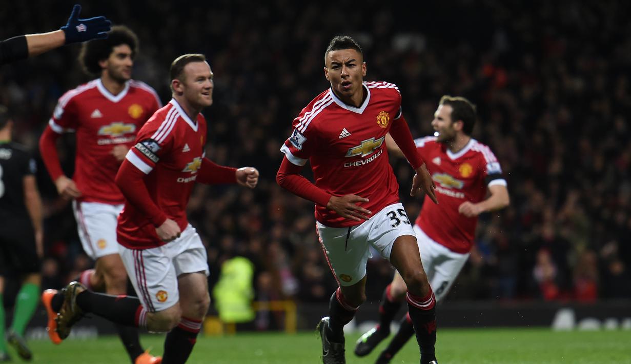 Ekspresi Jesse Lingard setelah mencetak gol pertama Manchester United ke gawang Stoke City dalam lanjutan Liga Inggris di Stadion Old Trafford, Manchester, Rabu (3/2/2016) dini hari WIB. (AFP/Paul Ellis)