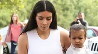 Kim Kardashian: Bruce Jenner Terlihat Cantik Sebagai Wanita