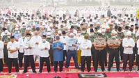 Salat berjamaah di Provinsi Riau saat bencana kabut asap (foto diambil sebelum pandemi Covid-19). (Liputan6.com/M Syukur)