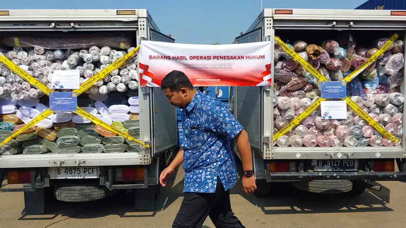 Menteri Perdagangan Zulkifli Hasan kembali menindak sejumlah barang impor ilegal yang masuk ke Indonesia. (Foto: Liputan6.com/Arief RH)