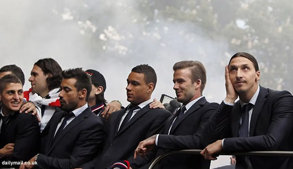 Para Pemain Paris Saint-Germain merayakan parade setelah menjuarai Liga Prancis