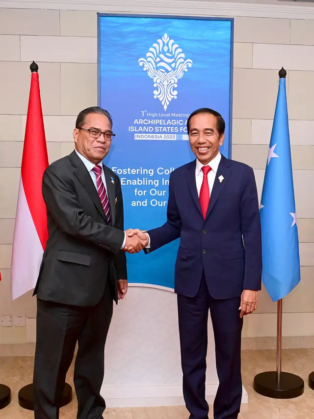 Presiden Joko Widodo atau Jokowi menggelar pertemuan bilateral bersama Presiden Federasi Mikronesia, Wesley Simina, di Bali, Rabu (11/10/2023).