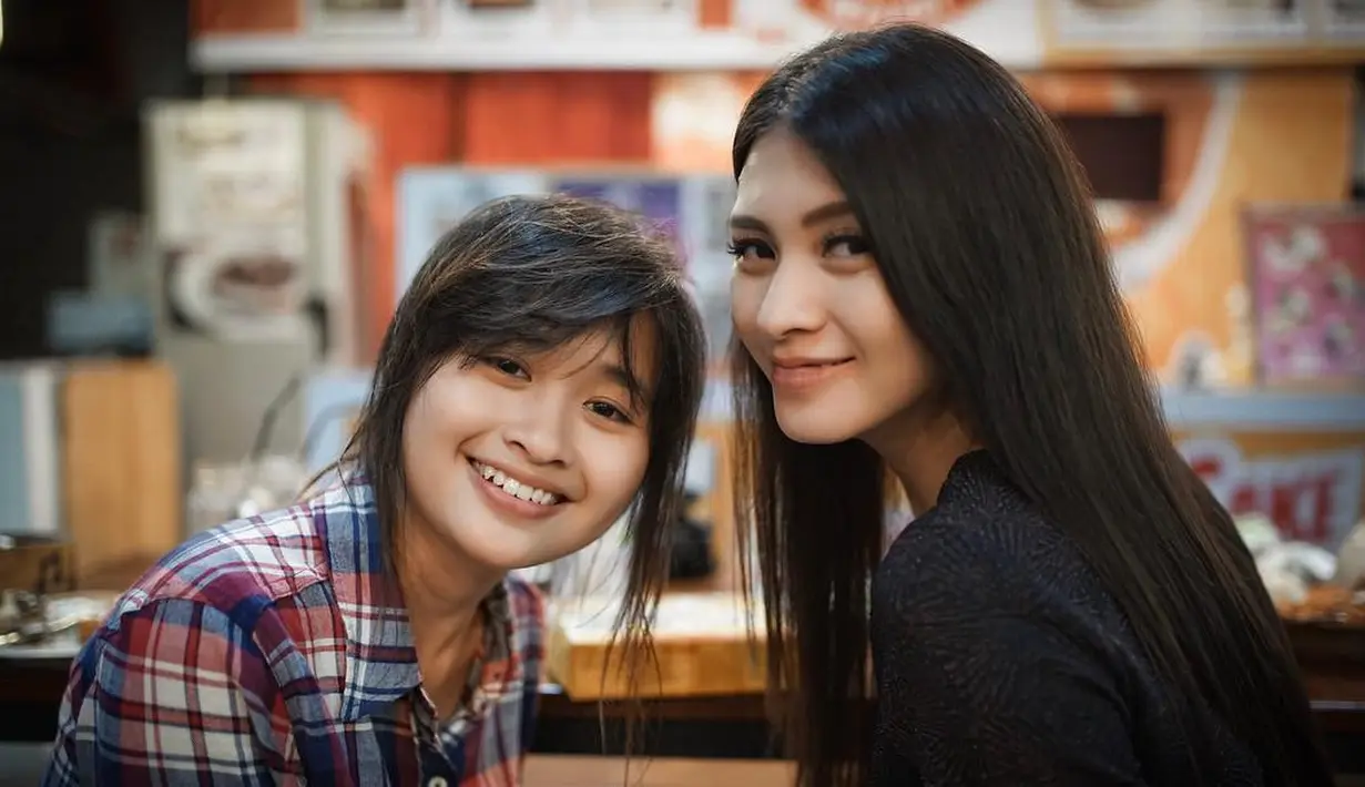 Donita dan Gritte kerap menyempatkan untuk jalan bersama. Biasanya mereka kerap membagikan momen di Instagram. (Foto: instagram.com/gritteagathaa)