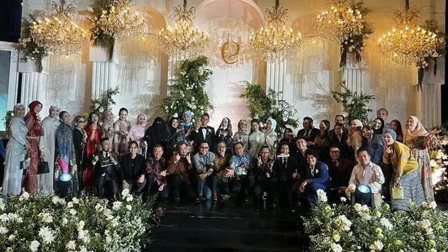 Potret kebersamaan Tengku Firmansyah dengan rekan yang lainnya (Sumber: Instagram/@tengku_firmansyah)