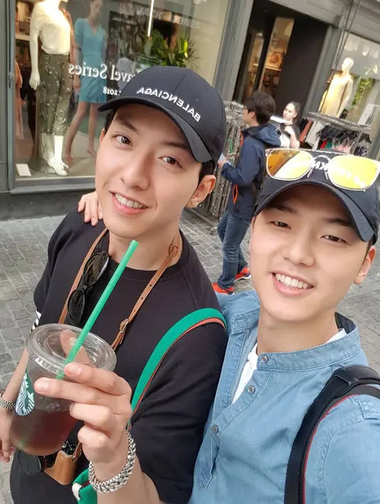 Minhyuk dan Jungshin CNBLUE sendiri mendapatkan pesan penuh cinta dari para penggemar yang sudah lama merindukan mereka. (instagram/mr_kanggun)