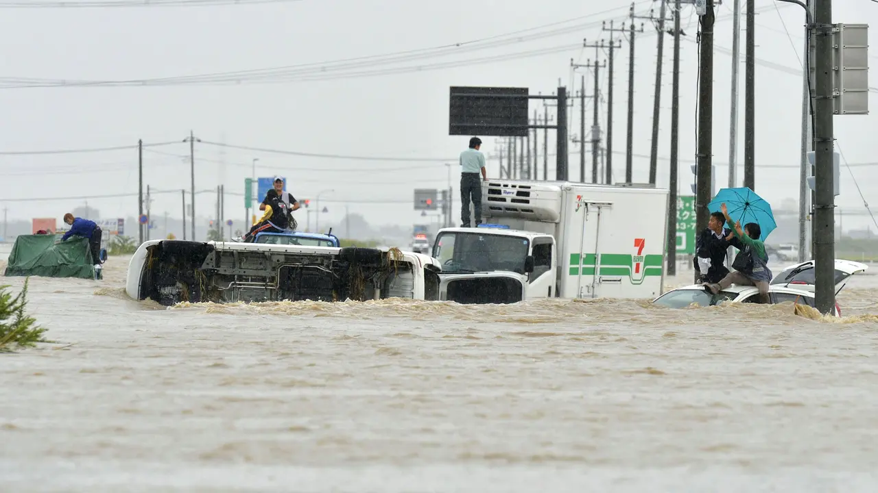 Banjir Besar dan Longsor Landa Jepang, Mobil-Rumah Terseret Arus