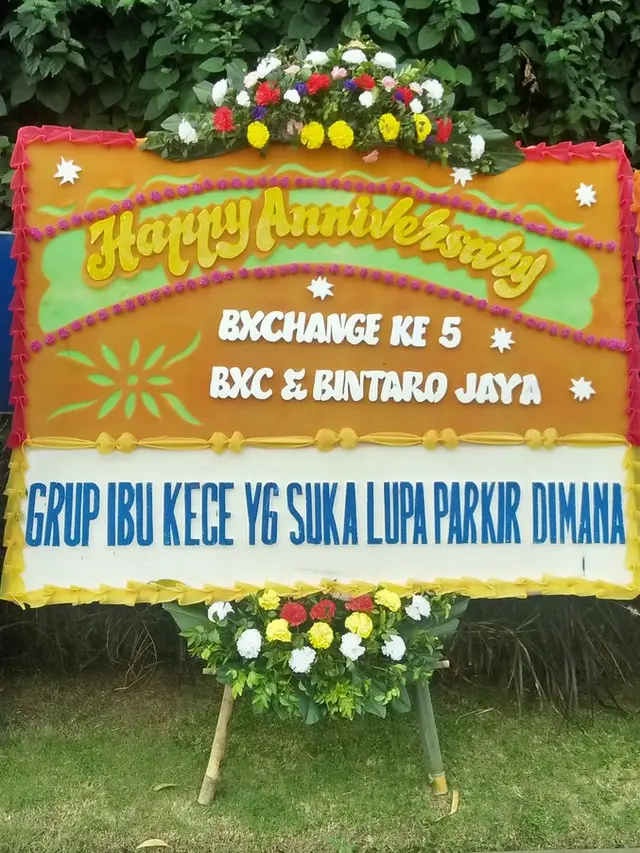 Karangan bunga nyeleneh (Sumber: Twitter/propagan7a)