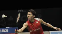 Tunggal putra Jepang, Sakai Kazumasa, mengahadapi Tunggal putra India, Prannoy H.S, pada laga semifinal Indonesia Open 2017 di JCC, Sabtu, (17/6/2017). (Bola.com/M Iqbal Ichsan)