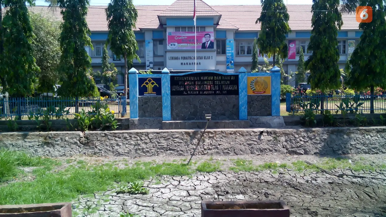 Fery, warga binaan Lapas Makassar diam-diam melakoni dugaan penipuan online (Liputan6.com/Eka Hakim)
